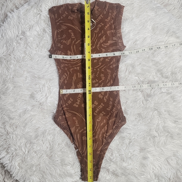 SKIMS ( Latte Swirl-RARE) Summer Mesh Mock Neck Bodysuit -NWT/XXS, 3X - Picture 7 of 15